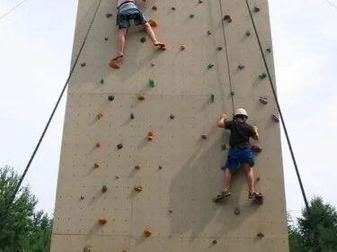 Multicolor-Outdoor-Rock-Climbing-Wall-2