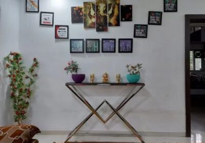 Pyramid-Shape-Console-Table