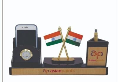 Wooden-Pen-Stand-With-Clock